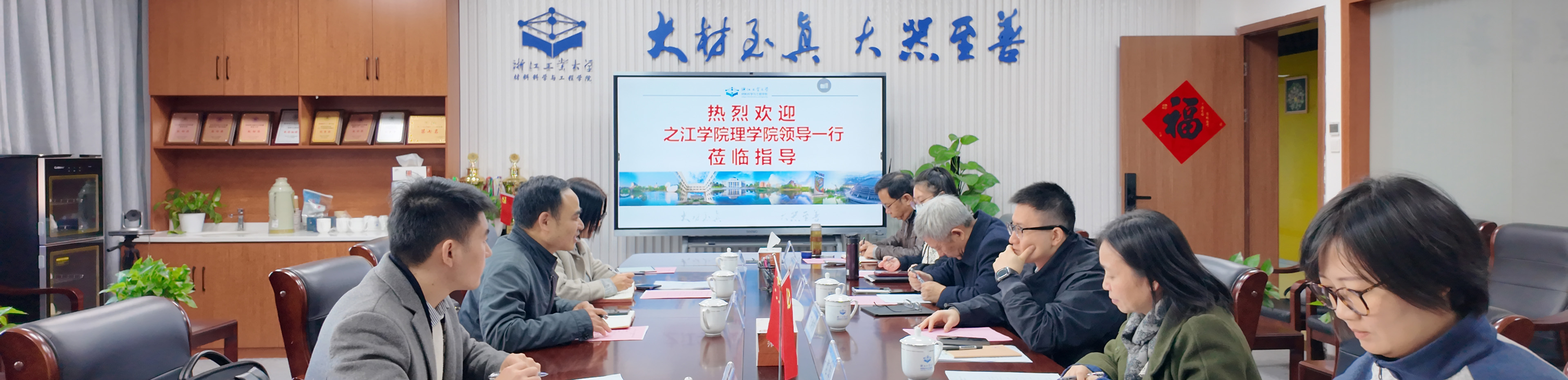 积极推进“第二校园经历”项目实施